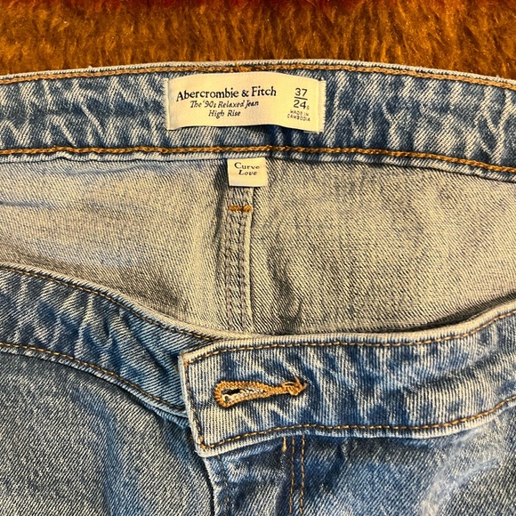 Abercrombie & Fitch High Rise Denim Jeans - Picture 3 of 9